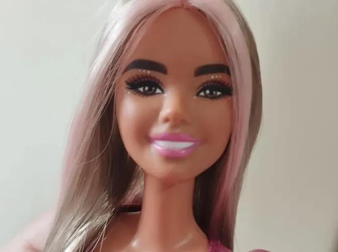 Somente cabeça de Barbie extra fly deserto com reroot