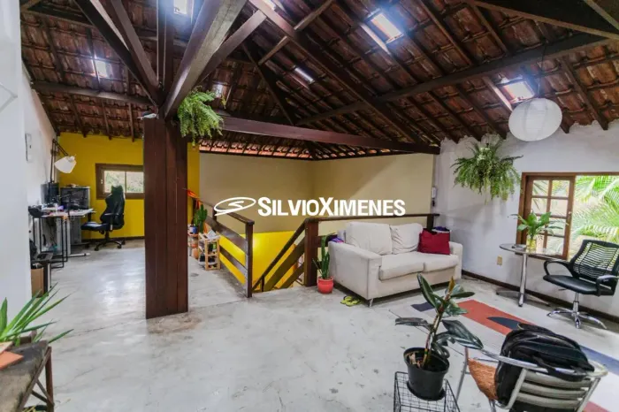 Casa com 8 quartos à Venda, Horto - Belo Horizonte
