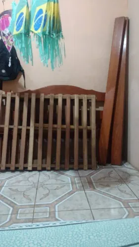 A venda Cama casal madeira