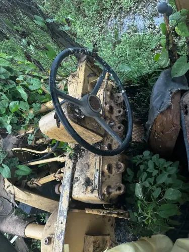 MARCA: CATERPILAR, modelo 120B, ano de fabricação 1985, COR: AMARELA