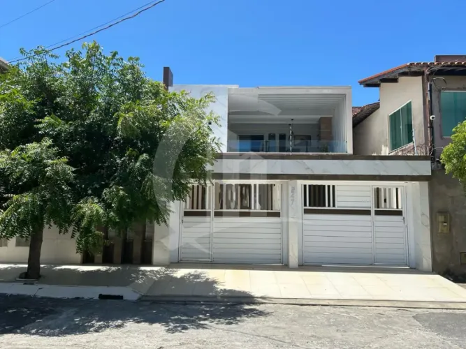 Casa à venda no bairro Aruana