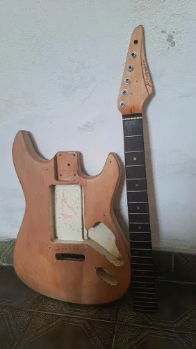 Corpo e braço guitarra para projeto