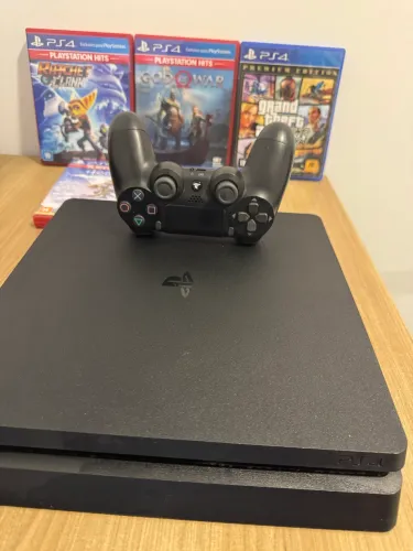 ? PS4 Slim 1TB + Controle + Jogos - R$ 1.400