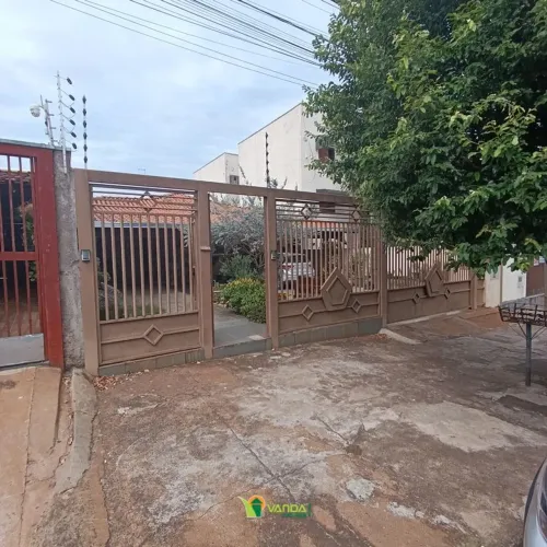 ELDORADO - CASA RESIDENCIAL 3 DORMITÓRIOS C/CASA NOS FUNDOS, PROX.IGREJA, ESCOLA
