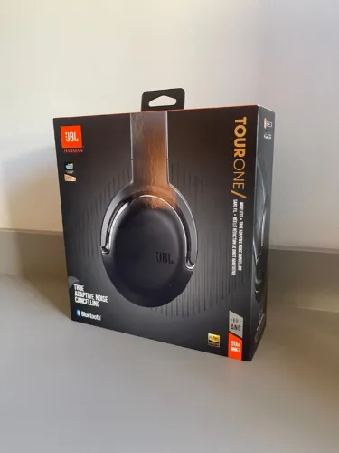 fone de ouvido jbl tour one preto