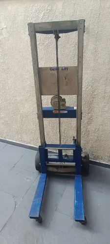 Empilhadeira Genie Lift