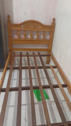 Vendo uma cama de solteiro