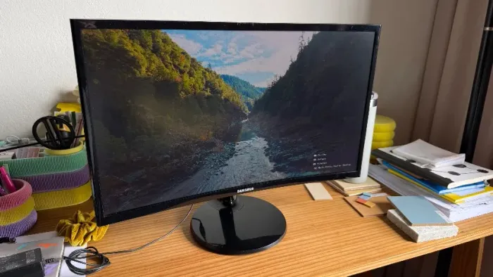 Monitor Curvo 24'' Full Hd Freesync C24f390fh Samsung Cor Preto  C24F390FH