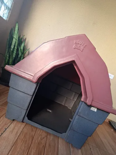 Casinha para cães de plástico 