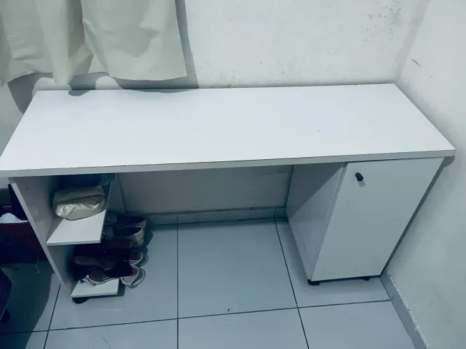 Escrivaninha/mesa para estudo