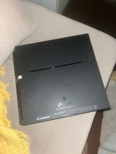 Ps4 fat + 1 controle + 2 jogos (gta5+pes2018)