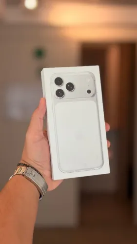 IPHONE 17 PRO MAX 256GB BRANCO NOVO LACRADO, LOJA NO RIOMAR, ACEITAMOS O SEU USADO.