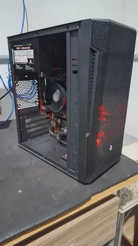 PC Ryzen 3 2200G 8GB DDR4 240GB SSD + Monitor 19,5" Full HD
