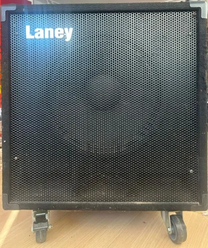 Caixa Laney de baixo 