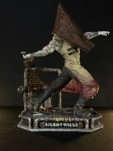 Pyramid Head de Silent Hill 2 - estátua em resina (LEIA A DESCRIÇÃO)