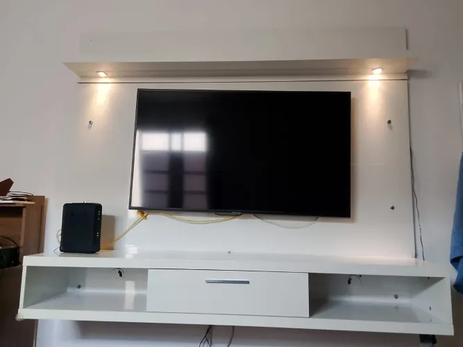 Painel com bancada suspensa<br>450,00