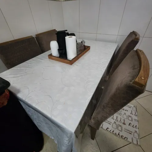 Mesa com 4 cadeiras
