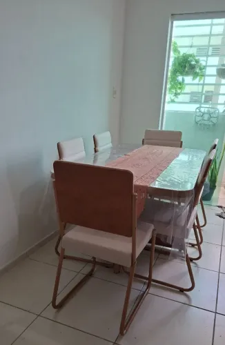 Mesa de jantar 6 cadeiras semi nova