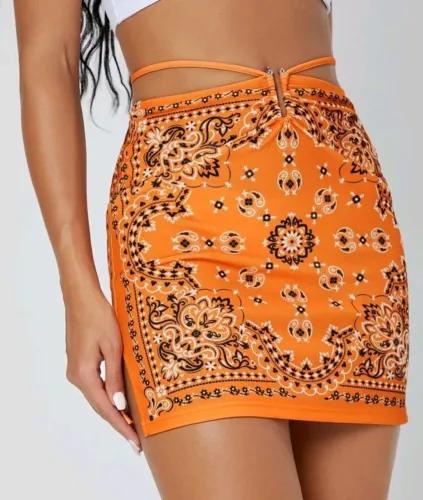 Saia curta com estampa Paisley