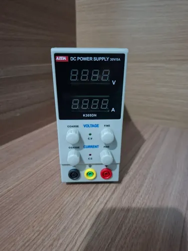 Fonte Alimentação Aida K305dn 30v 5a 4 Dígitos Bivolt Bancad