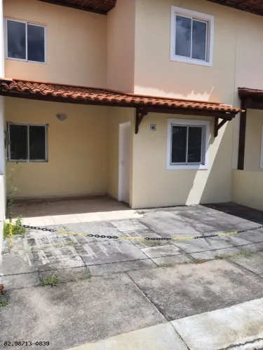 CASA DÚPLEX 3 QUARTOS COM ARMÁRIOS