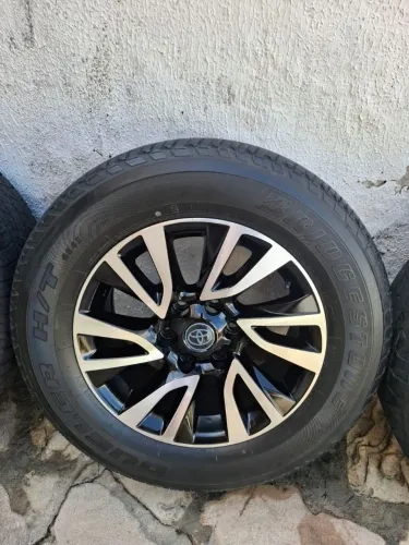 Rodas Hilux Sw4 Diamond aro 18 pneus Bridgestone 