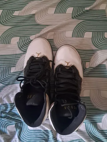 Jordan Max Aura Gold