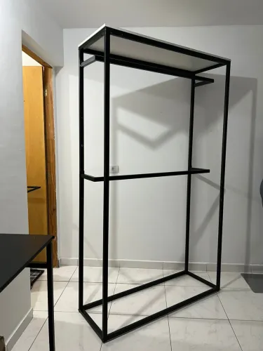 Arara de Chão Elegante para Loja 