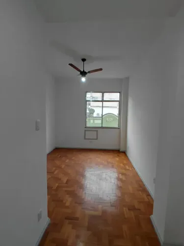 Imóvel para aluguel possui 25 metros quadrados com 1 quarto em Centro - Rio de Janeiro - R