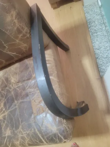 Ideal para marceneiros, restauradores...Vendo poltrona de couro com avaria