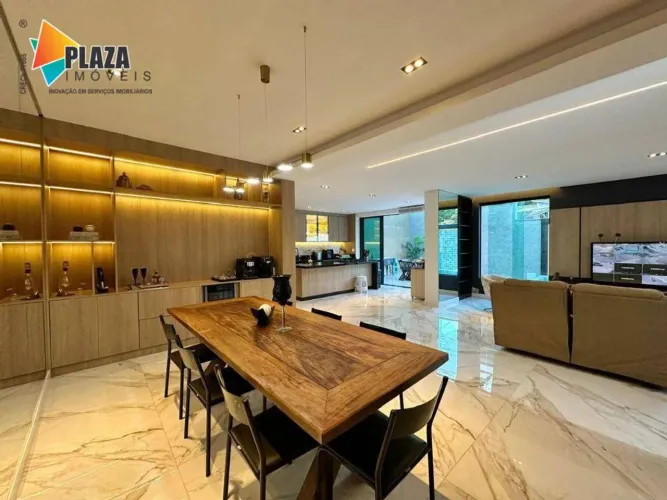 Casa de Alto Padrão no Canto do Forte  4 Suítes, Piscina e Área Gourmet Completa