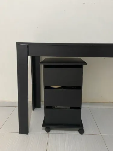 Mesa de escritório/ Mesa de estudos em L com gaveteiro