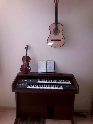 Vendo Órgão Eletrônico Gambitt DK-150 R