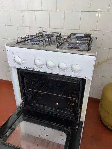 Fogão de 4 bocas (acompanha mangueira + registro)