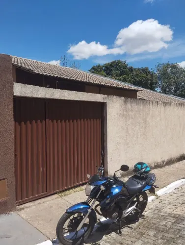 Casa grande dentro do condomínio