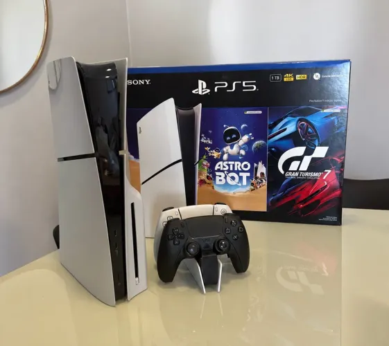 PlayStation 5  de 1Tera + leitor de discos + 2 controles com base de carregamento 