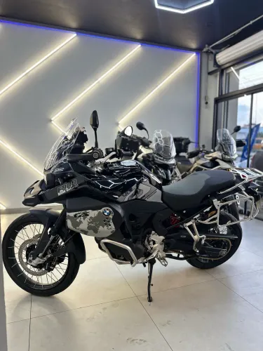 BMW F 900 GS Adventure 2025 - Preta (leia o anúncio)