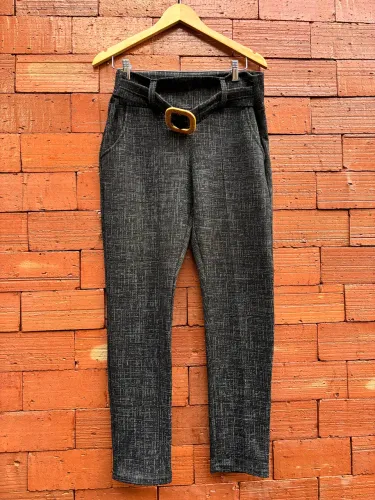 Calça social de linho tamanho G. R$ 35,00