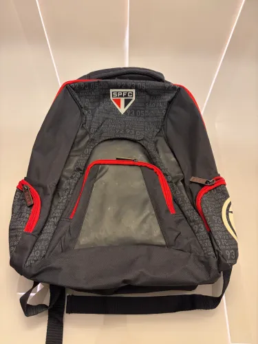 ## Mochila Oficial do São Paulo FC (SPFC) Preta com Detalhes Vermelhos