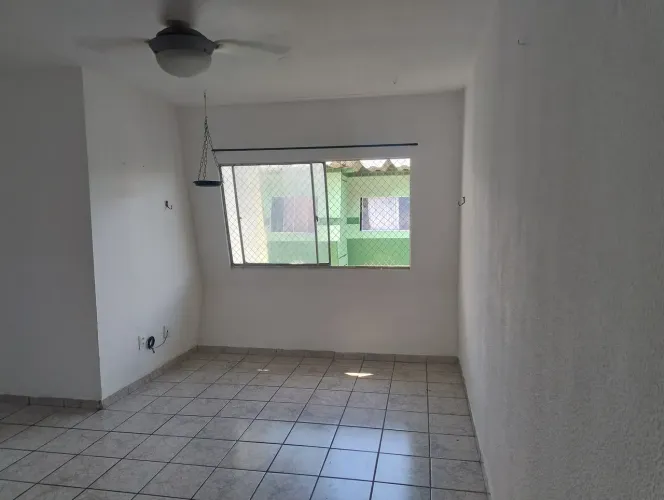 Alugo 2/4 no Vila dos Flamboyants Paralela