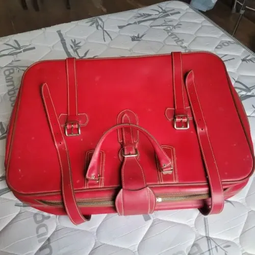mala vintage de couro vermelha (52 x 16 x 37 cm)