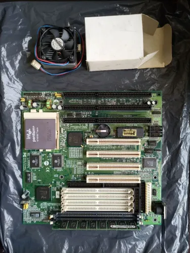 Placa mãe antiga EFA socket 7 P166 ISA