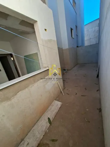 Apartamento com Área Privativa à Venda no Maria Helena