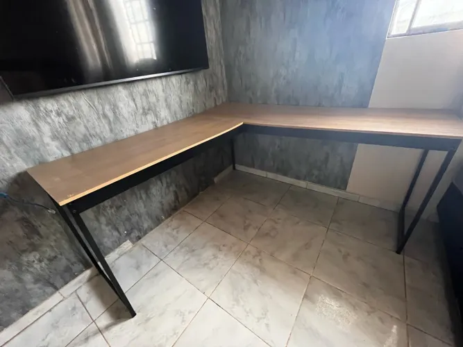 MESA EM L 