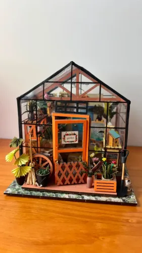 Miniatura Estufa Jardim Decorativa com LED