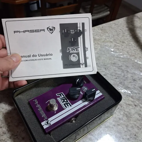 Pedal phaser da Fire Cacau Santos