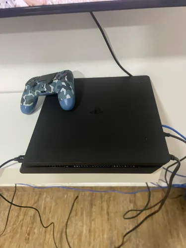 PS4 slim 1TB + God of War