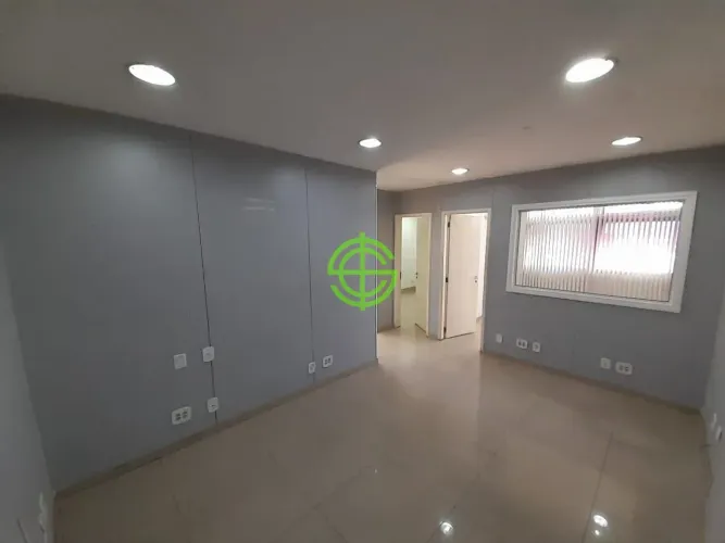 SALA COMERCIAL - 52M2 - CADEG - Locação