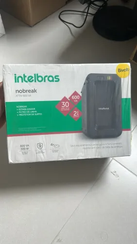 Nobreak Intelbras original, modelo ATTIV 600VA-BI, com 4 tomadas de saída.