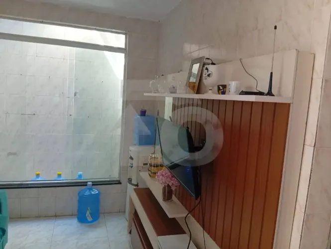 Casa no Bairro Pereira Lobo com 2 Quartos, Garagem, Área de Serviço e DPE.